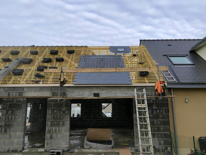 Installation et pose de panneau solaire en autoconsommation et intégration sur toiture ardoise à Laval en Mayenne (53) - ARS Énergie - Modules photovoltaïques, panneaux solaires, énergies solaires, centrales, réparation, maintenance, installation, pose,...